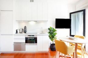 Perfect Located Comfy Studio with Balcony, Sydney